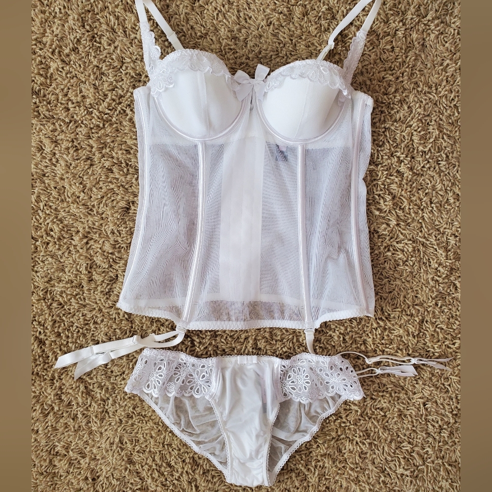 Victoria's Secret White Corset Lingerie Set 34B/Small